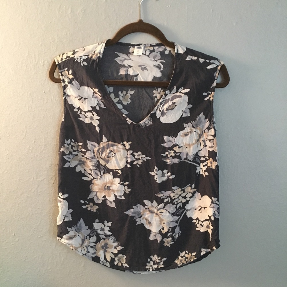 Gray Floral Sleeveless V-Neck Top, size XS petite